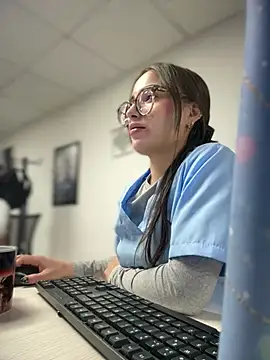Snapshot of Sweet_Milaa1 chatting on May 2026 08:28:01 PM Sweet Milaa1 online show from May 2026 08:28:01 PM