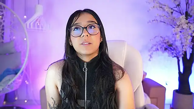 Snapshot of VioletJoness_ chatting on July 2026 11:42:02 AM VioletJoness online show from July 2026 11:42:02 AM