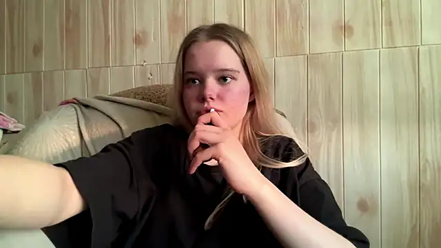 Malinwitch online show from June 2026 03:47:01 PM