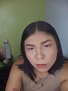 PequenaNena online show from May 2026 07:52:01 PM