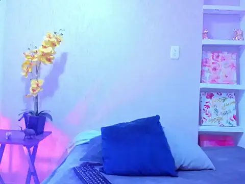 ChloeSmith9 online show from May 2026 08:04:02 PM