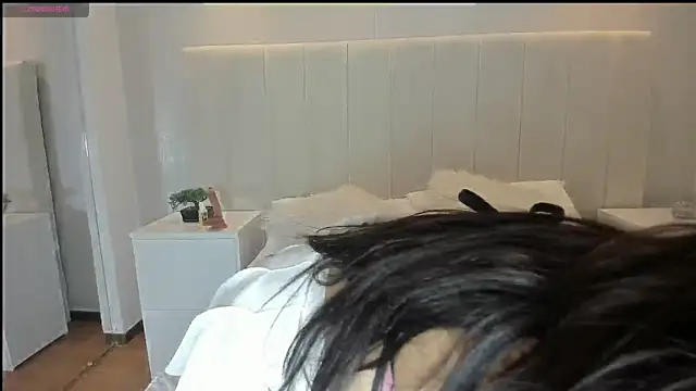 laura scott  online show from April 2026 11:38:01 AM