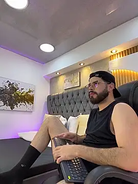 DomBoy  online show from May 2026 08:05:01 PM