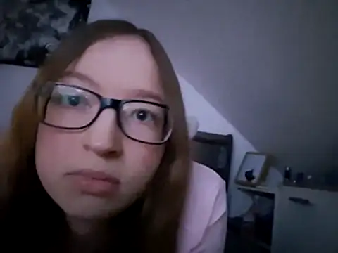 Freaky-Doll online show from May 2026 07:20:01 PM