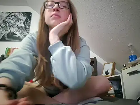 Freaky-Doll online show from May 2026 08:47:01 PM