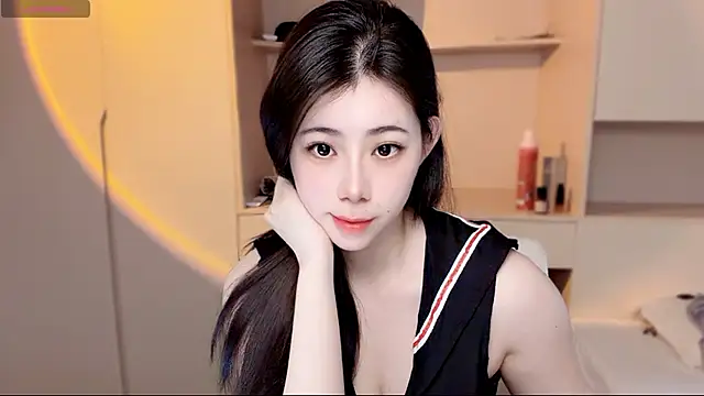 Snapshot of Tangerine-en chatting on May 2026 01:11:01 AM Tangerine-en online show from May 2026 01:11:01 AM