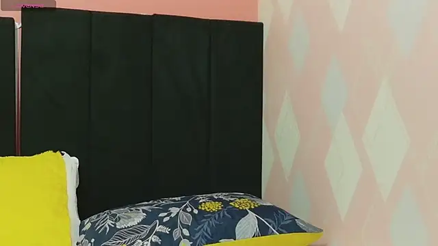 NaughtyyMommyyy online show from June 2026 08:03:01 PM