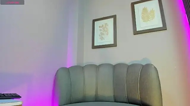 Roxanna moore online show from May 2026 12:26:02 PM