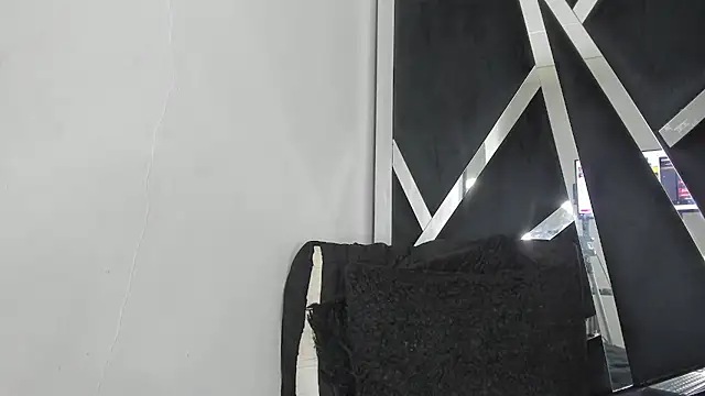 cristalxht online show from July 2026 09:06:02 PM