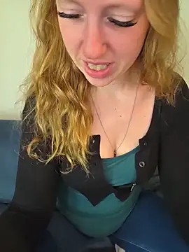 Snapshot of SweetGermanAlina chatting on June 2026 10:15:01 AM SweetGermanAlina online show from June 2026 10:15:01 AM