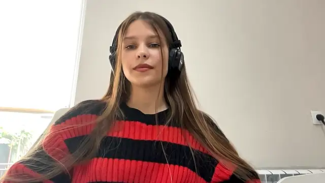 Snapshot of SerafinaAreizaga chatting on June 2026 09:52:01 AM SerafinaAreizaga online show from June 2026 09:52:01 AM