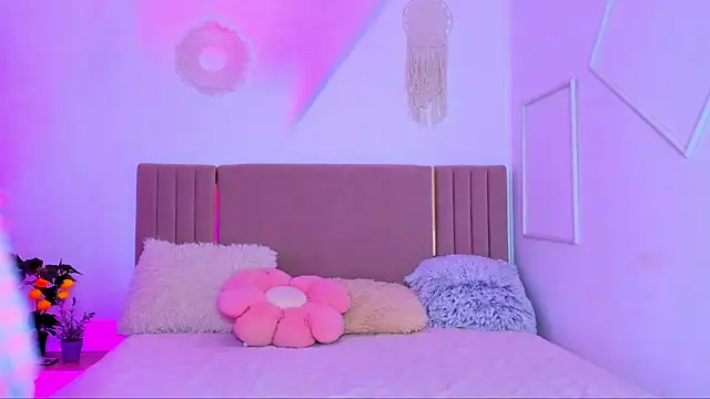 Cutie blushh online show from June 2026 06:11:01 AM