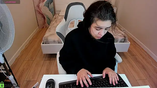 Snapshot of Trisha_Moore chatting on July 2026 01:09:02 AM Trisha Moore online show from July 2026 01:09:02 AM