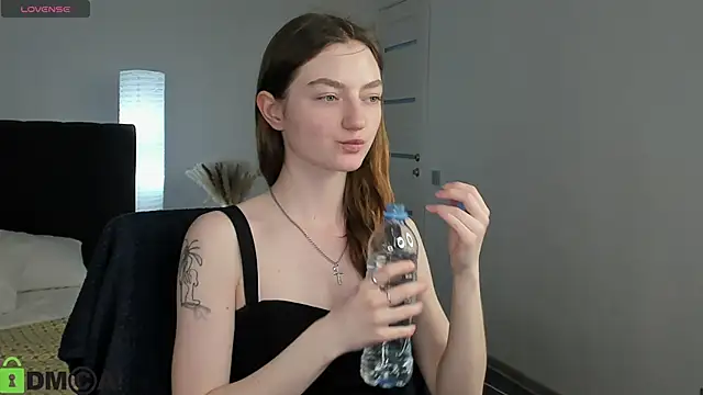 Valenora1 online show from May 2026 11:37:02 AM