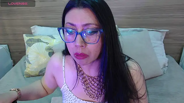 Snapshot of FranciscaVera chatting on June 2026 08:52:01 PM FranciscaVera online show from June 2026 08:52:01 PM