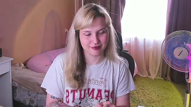 Snapshot of hellfirekiss chatting on June 2026 09:35:02 AM hellfirekiss online show from June 2026 09:35:02 AM