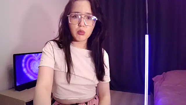 LannieCam online show from May 2026 05:20:01 PM