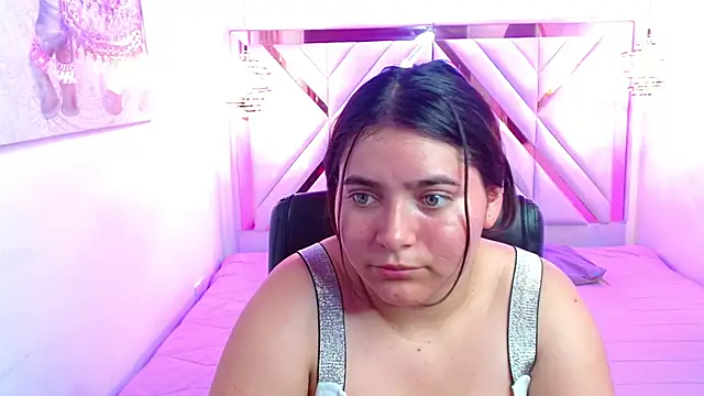 Snapshot of Laurha_ chatting on May 2026 07:54:02 PM Laurha online show from May 2026 07:54:02 PM
