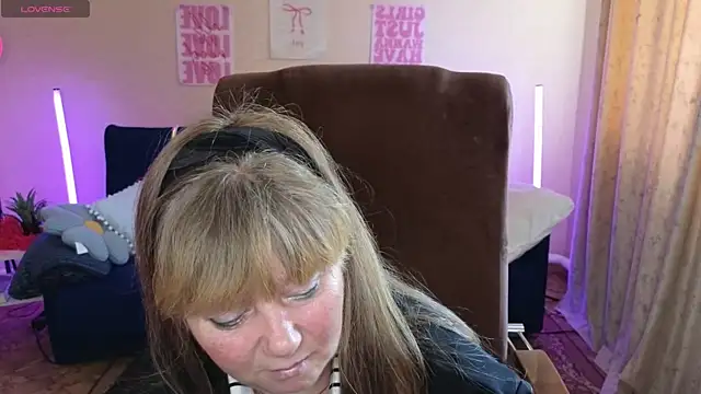 Melania Cook online show from May 2026 10:36:01 AM