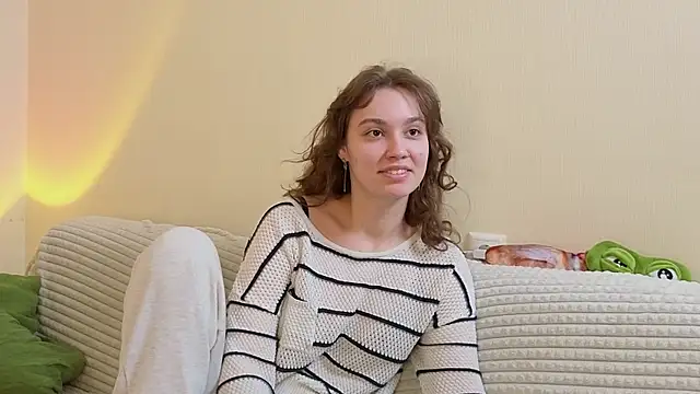 JolieDerringer online show from May 2026 07:26:01 AM
