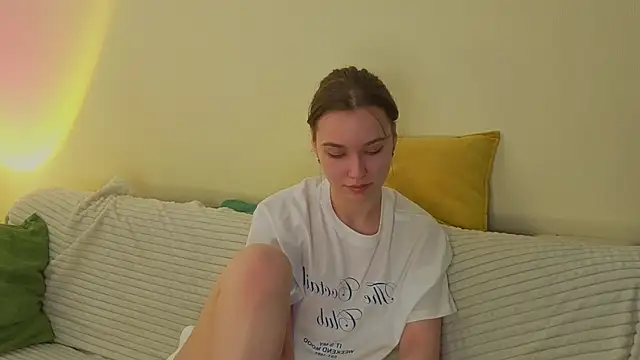 JolieDerringer online show from June 2026 07:33:02 AM