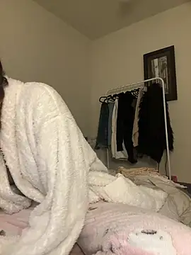 daisycollins online show from May 2026 12:43:01 PM