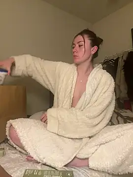 daisycollins online show from May 2026 10:10:02 AM