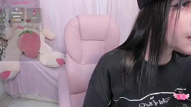 Snapshot of ShanelleDupont_ chatting on June 2026 07:49:01 PM ShanelleDupont online show from June 2026 07:49:01 PM