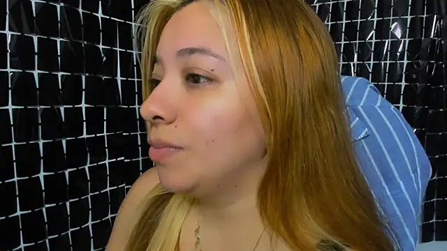 MissAlmaFenix online show from May 2026 04:37:02 PM