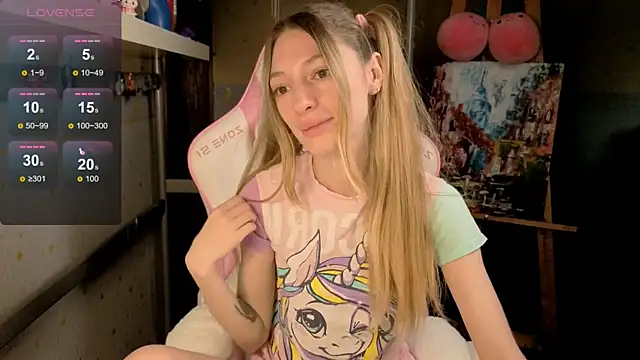 MiaMooonn online show from May 2026 05:28:01 PM