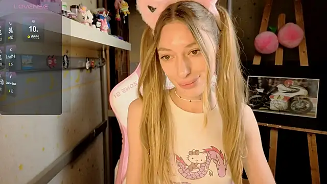 MiaMooonn online show from May 2026 06:09:01 PM