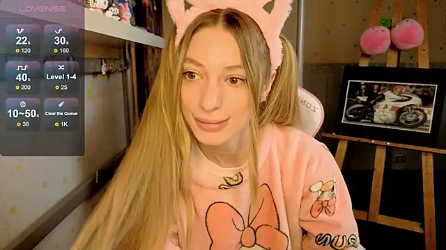MiaMooonn online show from June 2026 05:47:01 AM