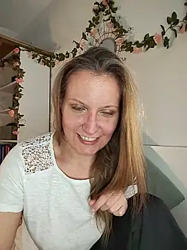 Candy Cougar online show from May 2026 01:06:01 PM