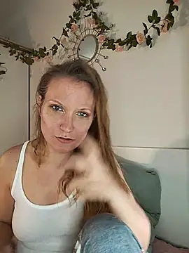 Candy Cougar online show from May 2026 07:17:01 AM