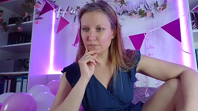 Candy Cougar online show from July 2026 05:00:01 PM