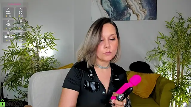 Nikki Mi1k online show from May 2026 09:28:02 AM