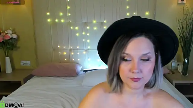Nikki Mi1k online show from May 2026 09:38:02 AM