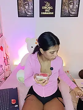 Snapshot of Raven_stonee01 chatting on June 2026 12:33:01 AM Raven stonee01 online show from June 2026 12:33:01 AM