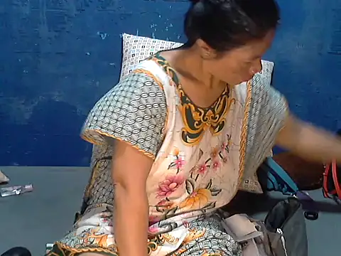 Snapshot of hotchilimom chatting on February 2026 03:18:02 AM hotchilimom online show from February 2026 03:18:02 AM