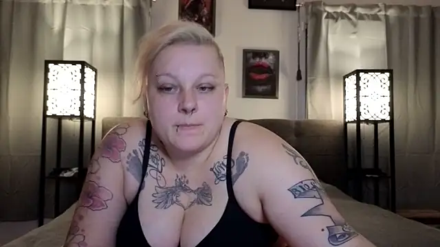 Lady Peggi online show from May 2026 09:09:02 PM