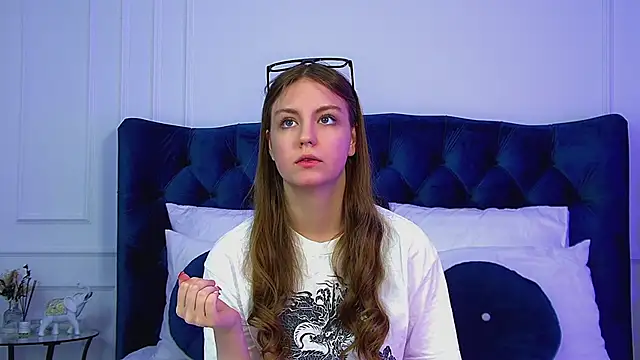 Snapshot of SofiaSarvains chatting on May 2026 06:22:02 AM SofiaSarvains online show from May 2026 06:22:02 AM