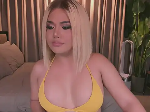 Snapshot of DreamangelTS chatting on December 2025 12:38:02 AM DreamangelTS online show from December 2025 12:38:02 AM