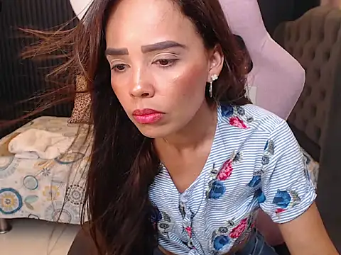 naomis 36 online show from May 2026 06:59:01 PM