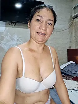 Rosa1079 online show from May 2026 04:07:02 AM