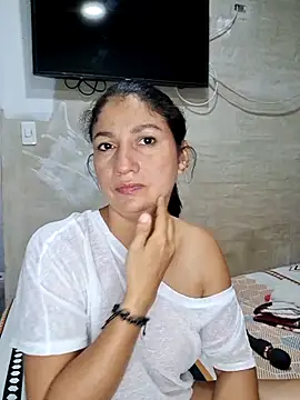 Rosa1079 online show from June 2026 03:32:02 AM