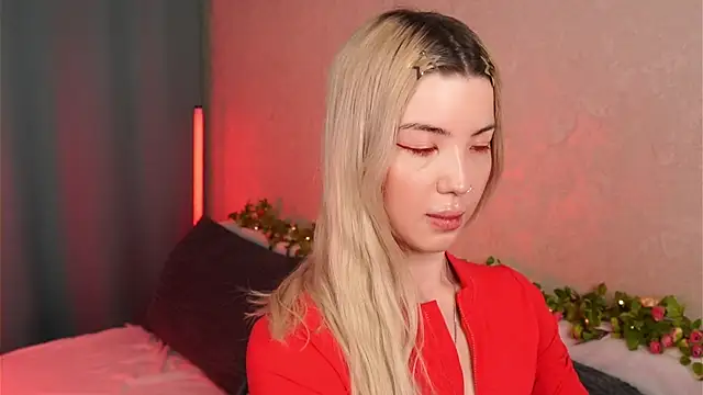 LindaThackerr online show from May 2026 04:08:02 AM