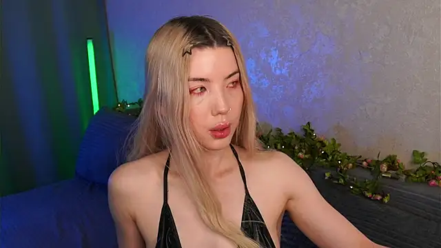 LindaThackerr online show from May 2026 04:23:02 PM