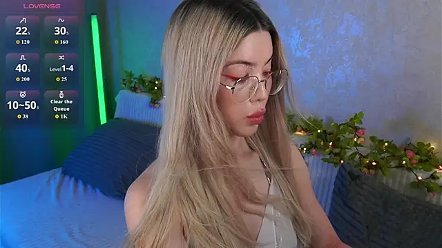 LindaThackerr online show from June 2026 04:14:02 AM