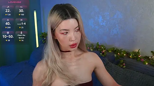LindaThackerr online show from June 2026 04:15:02 AM