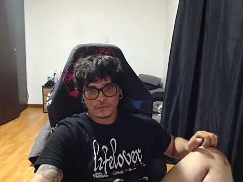 Snapshot of lilgothboy chatting on May 2026 05:37:01 AM lilgothboy online show from May 2026 05:37:01 AM